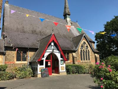 holy-trinity-lyonsdown-herts